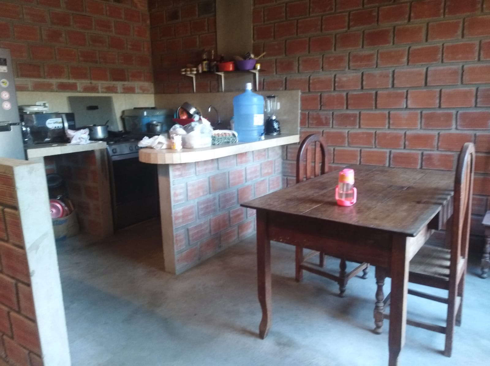 Casa familiar 1 piso en venta – 6 dormitorios + Cochera. Cerca a Aeropuerto